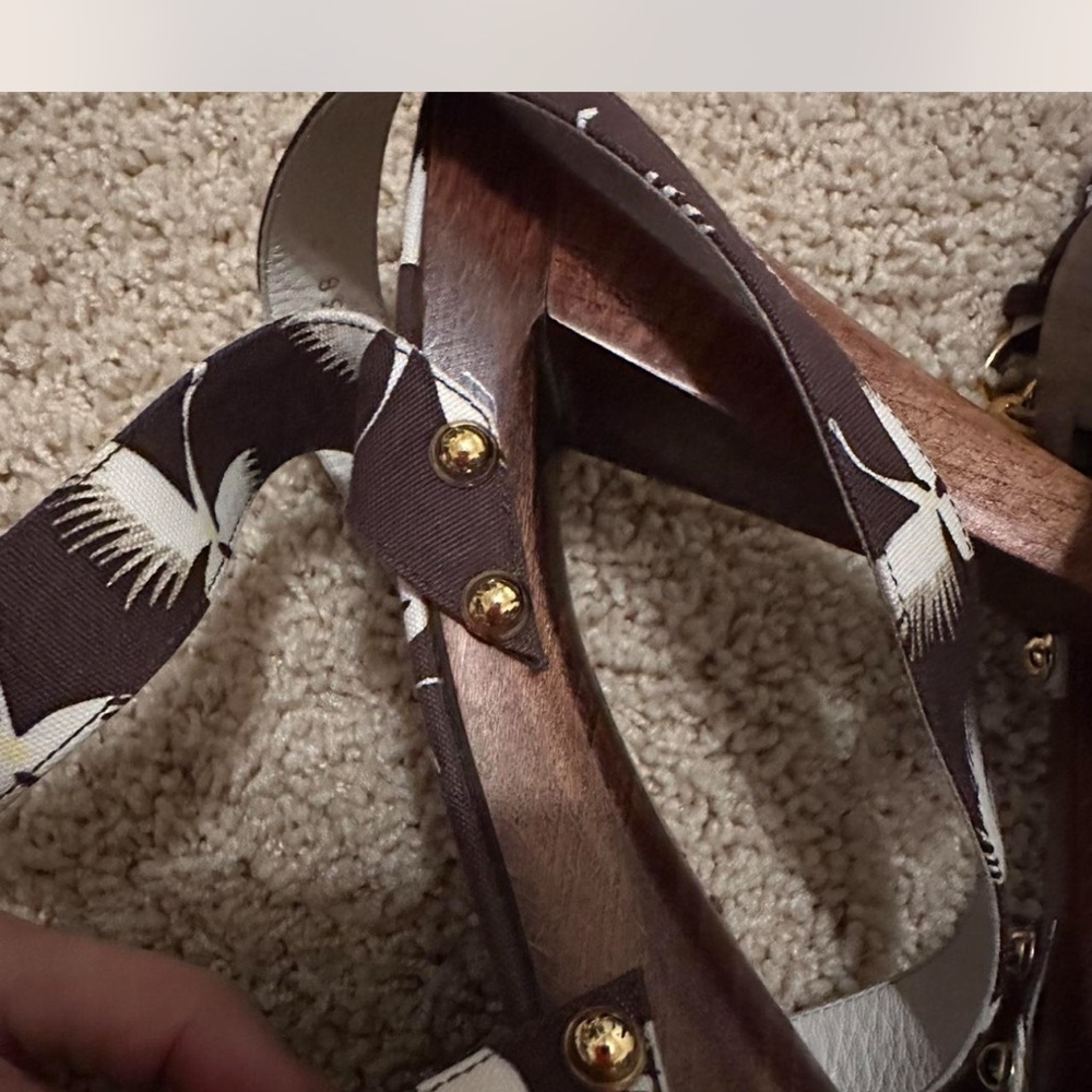 Gucci Brown and White Feather Pattern Sandals - Picture 10 of 10